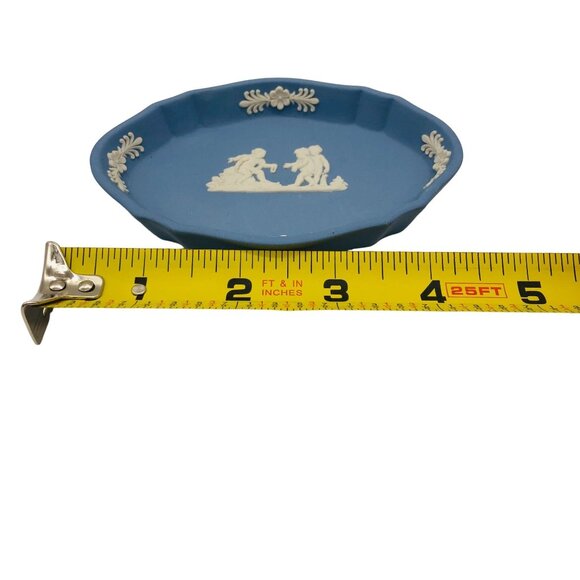 Vtg Wedgwood Blue Jasperware Fluted Oval Trinket Dish Cherubs Made in England - Picture 5 of 6